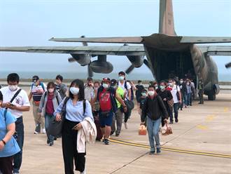 金門霧散機場旅客清空 軍機下午加碼協助疏運