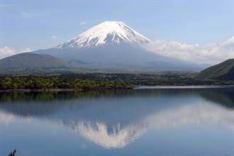 日本地方政府擬徵富士山入山稅 並防止準備不足者上山