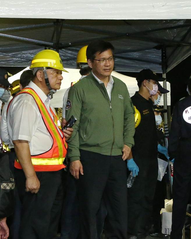 花莲2日发生火车出轨严重意外，交通部长林佳龙到现场了解状况。(中时资料照)