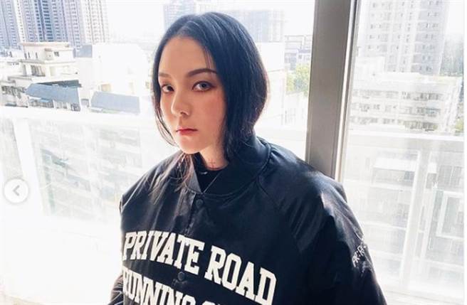 工程车司机的疏失酿成50死悲剧，让欧阳靖难以原谅。（图／imginoy IG）