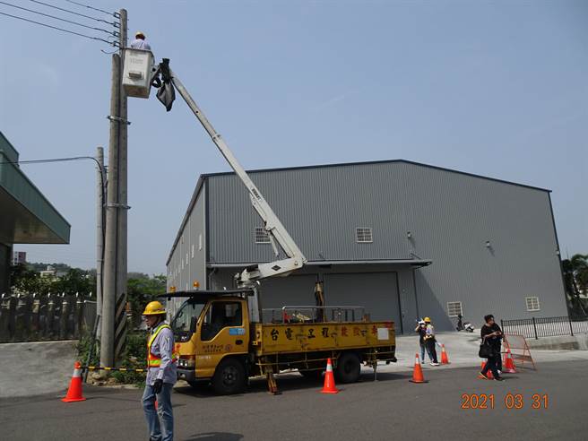 违章工厂如经查获将依法停止供电、供水及拆除。(台中市政府提供)