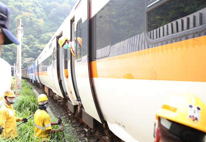 太鲁阁号2日撞上工程车，酿成50死，一名高中生就回忆起当时，将恐怖瞬间纪录下来。（资料照/郑任南摄）