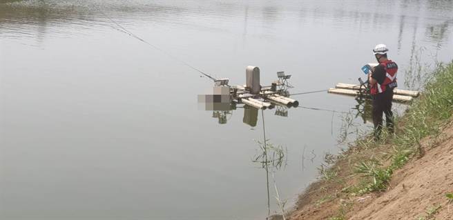 台南市李姓男子被发现死于鱼塭，脖子缠绳卡水车，身上还有伤痕，警方初步认为是失足落水意外。（读者提供／程炳璋台南传真）