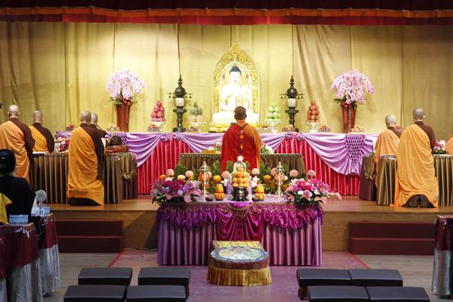 灵鹫山为太鲁阁号伤亡者持诵《大悲咒》并立公益牌位。（灵鹫山佛教教团提供）