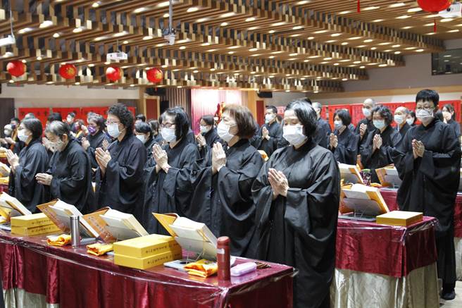 灵鹫山为太鲁阁号伤亡者持诵《大悲咒》并立公益牌位。（灵鹫山佛教教团提供）