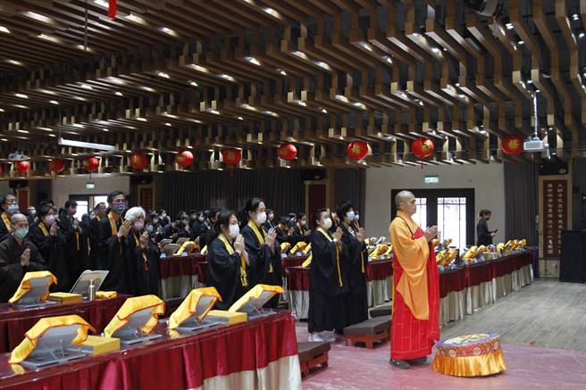 灵鹫山为太鲁阁号伤亡者持诵《大悲咒》并立公益牌位。（灵鹫山佛教教团提供）