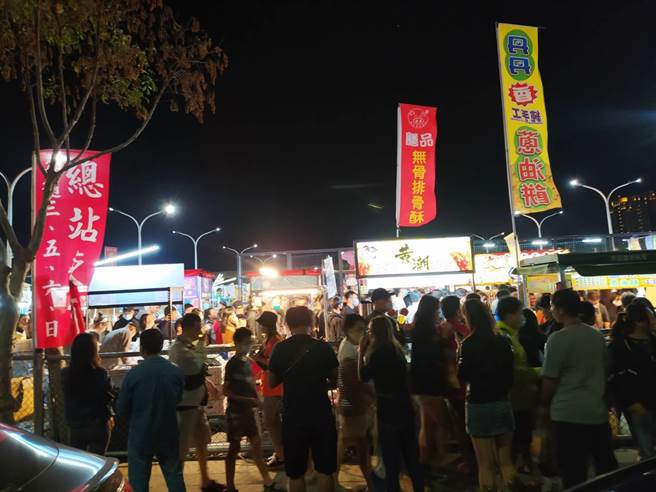 业者去年8月7日以总站夜市名义申请营业许可，业者在未经许可下，于10月9日至11日违规营运。（台中市政府提供／冯惠宜台中传真）