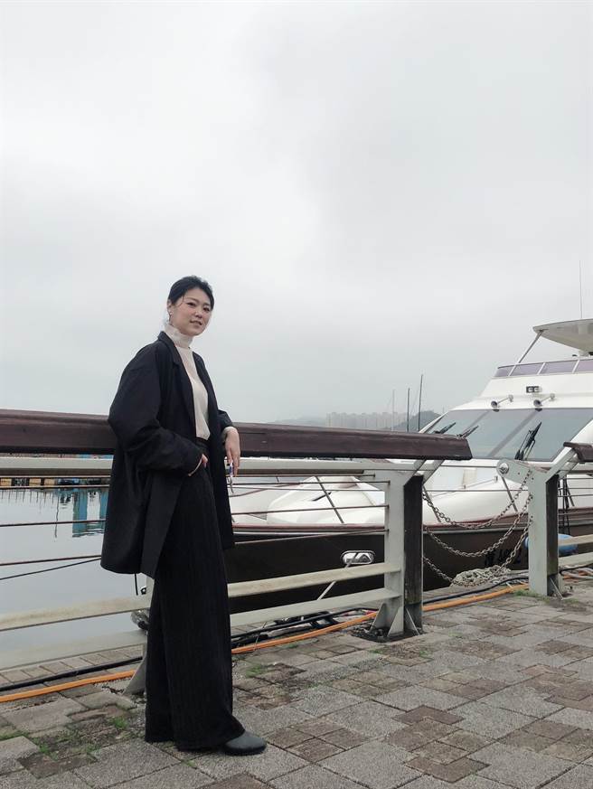 曹雅雯曹雅雯继歌手、制作人后，斜杠当老板成立工作室。（好闻音乐提供）