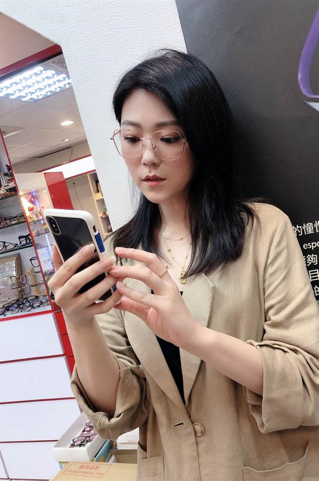 曹雅雯曹雅雯继歌手、制作人后，斜杠当老板成立工作室。（好闻音乐提供）