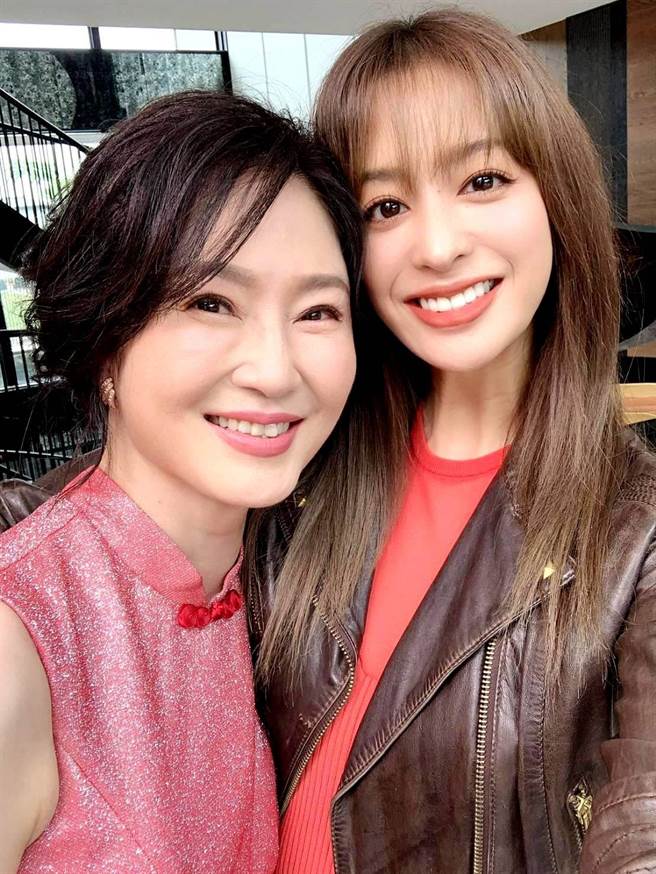 莫允雯（右）和李之勤剧中饰演母女檔。（三立提供）