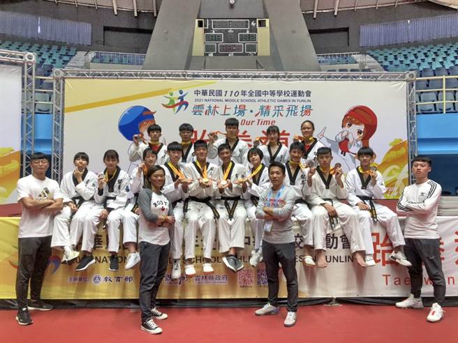 桃园平镇高中连两年包办全中运男女团冠军。(平镇高中提供)