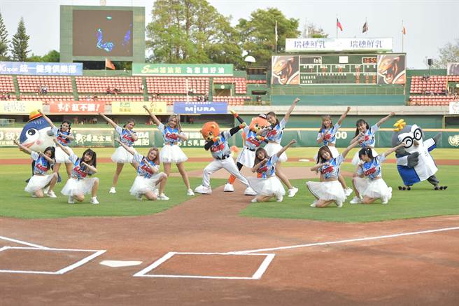 统一狮举办超人力霸王主题日。（统一狮提供）