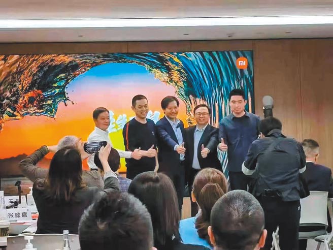 图为小鹏创办人何小鹏（左起）、蔚来创办人李斌、小米董事长雷军、比亚迪创办人王传福、理想创办人李想。图／撷自网路