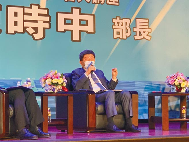 卫福部长陈时中畅谈桃医事件，坦言足迹调查比广泛筛检更重要。（姜霏摄）
