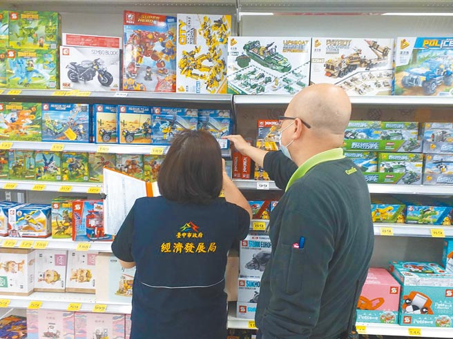 市面推出多样玩具供家长选购，为维护儿童健康，台中市府抽查玩具商品。（台中市府提供／卢金足台中传真）