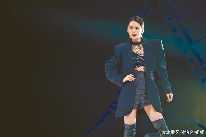 杨丞琳参加《乘风破浪的姐姐2》一路挺进总决赛。（摘自微博）