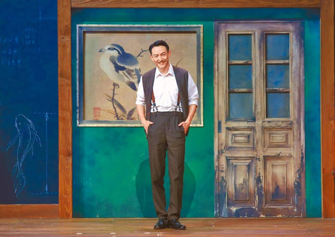 张震昨首演舞台剧《江／云．之／间》，笑说在舞台上会「肾上腺素爆发」。（吴松翰摄）