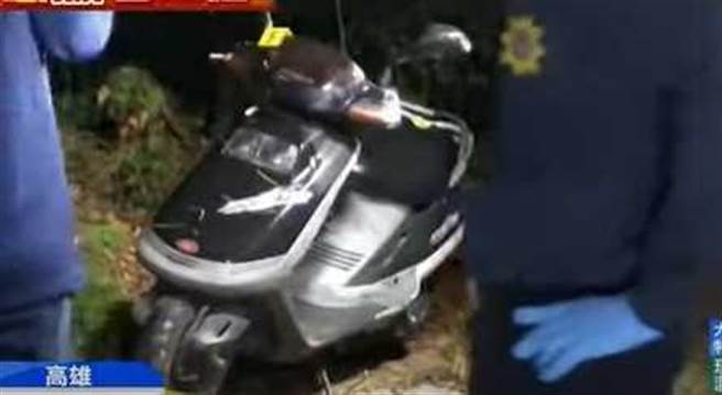 案发后，张朝亮骑着高家园丁机车逃逸，事后弃置在大树区空地，警方到场搜证。（图／报系资料照）
