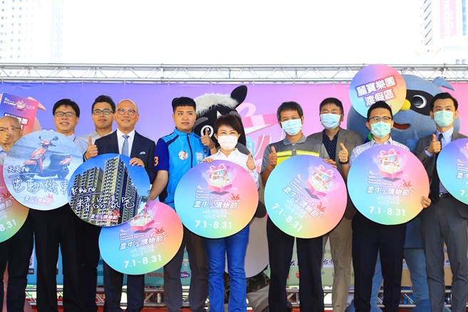 去年台中购物节于疫情期间，创下逾90亿元消费登录金额振兴经济。（卢金足摄）