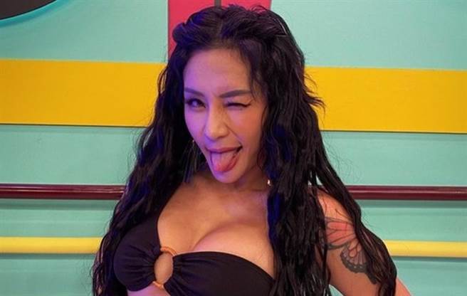 梁云菲日前认了分手圈外男友。（图／IG@nanaliangbadgal）