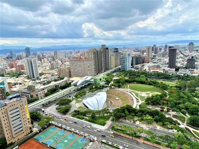 大台中房市交易动态资讯平台统计台中市建物买卖移转登记数量，3月买卖登记栋数为4226栋，与上月相比大幅增加47.4％。（卢金足摄）