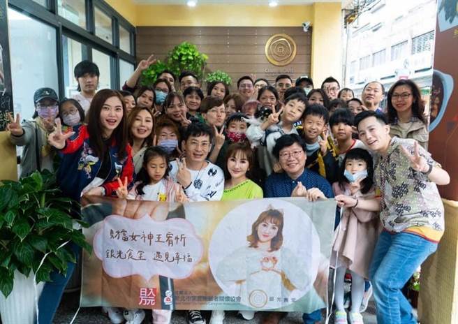 王宥忻日前出席公益活動。（固力狗娛樂提供）