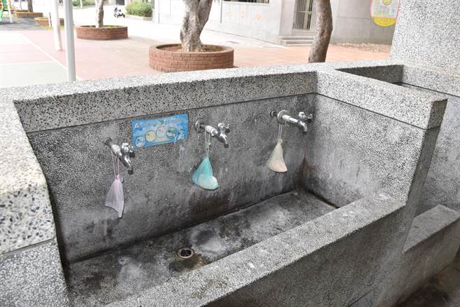 头份竹南限水在即，学校学童如何节水又保持手部清洁非常重要。（谢明俊摄）