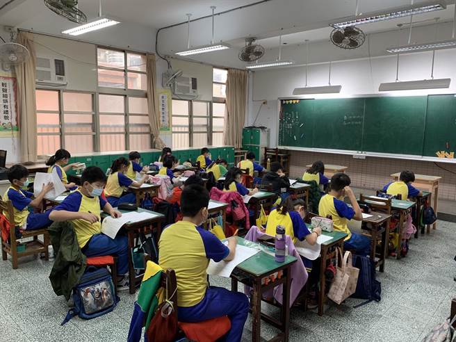 基隆市预计明年达成全市国中小班班有冷气，将装设1645间教室，3117台冷气。（基隆市政府提供／陈彩玲基隆传真）