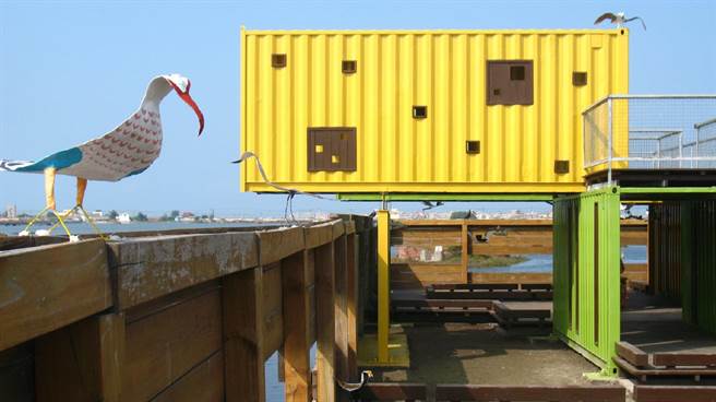 云林县口湖乡成龙溼地「赏鸟墙货柜屋」展开重建，打造特色赏鸟基地。（观树教育基金会提供／张朝欣云林传真）