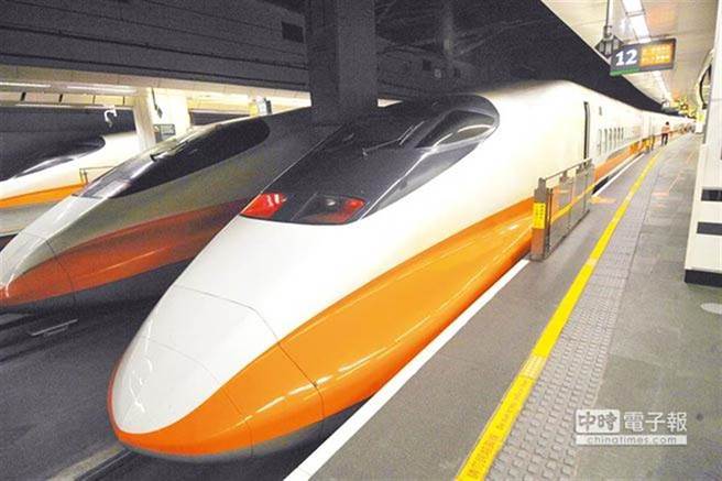 一名男网友发文表示，他在社群软体上看到一名女网友因为买不到高铁坐票，于是霸占厕所不出去，让他相当傻眼。(示意图非当事车厢/本报资料照)