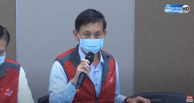 對於外界質疑，台鐵為何沒有類似高鐵的天然災害告警系統，難道司機只能靠目測判斷前方路況？台鐵局副局長朱來順坦承，已經在思考相關的改善措施，有收到指令開始要去研議。(圖/截自中時新聞網直播)