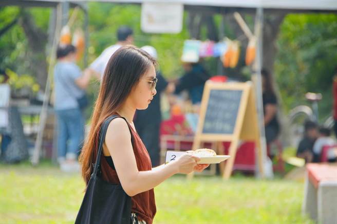 台东慢食节首度移师关山，配合儿童节将主题订为「童趣餐桌」，活动涌现大量人潮。（读者提供／蔡旻妤台东传真）