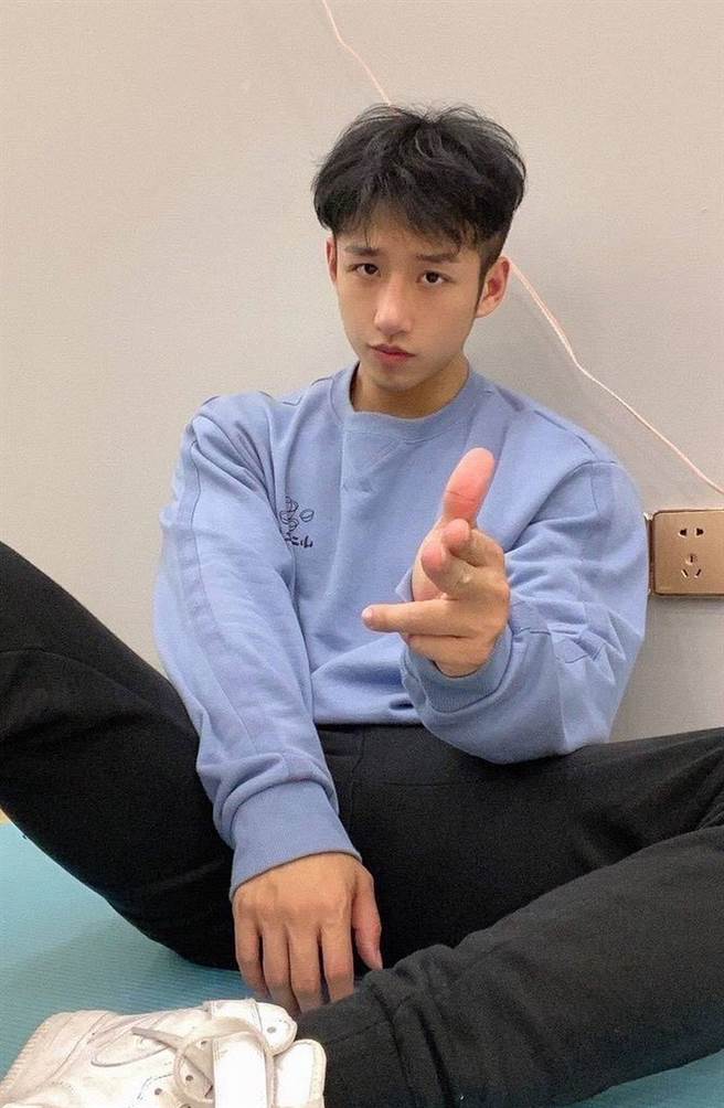 刘长江虽是大陆健美冠军，但长相清秀，深获年轻网友们喜爱。（图／微博@帅哥担当）