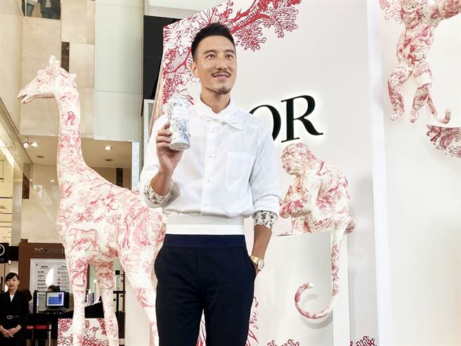 王陽明擔任「迪奧香氛世家度假限量快閃店」開幕嘉賓。（邱映慈攝）