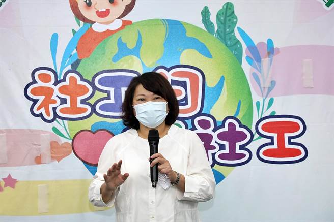 台鐵太魯閣號出軌造成重大死傷，嘉義市長黃敏惠在臉書發文表示將捐出1個月薪資所得。（嘉義市政府提供∕呂妍庭嘉義傳真）