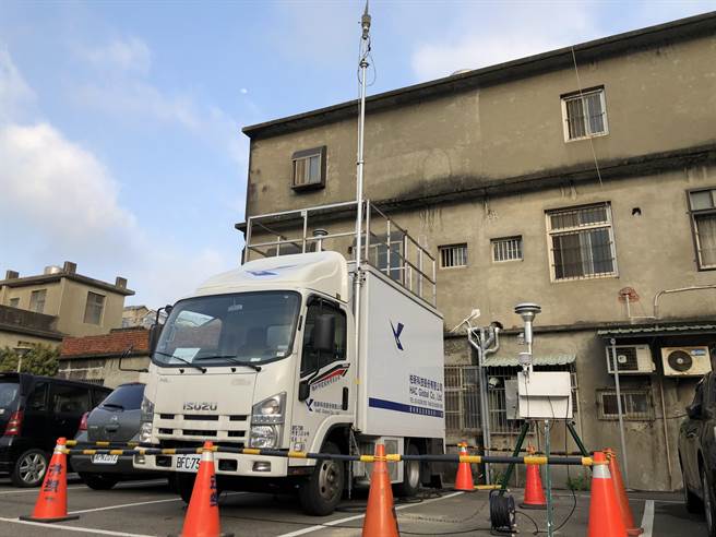 竹县空气品质监测车上路，将不定时监测加强防治空污。（县府提供／罗浚滨新竹传真）