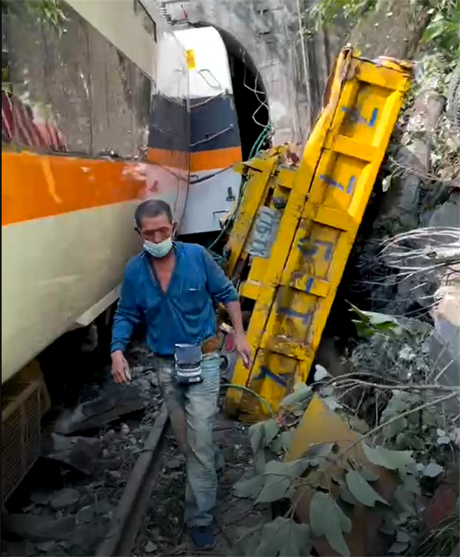 叶男被误任是李义祥的员工。（图／翻摄自画面）