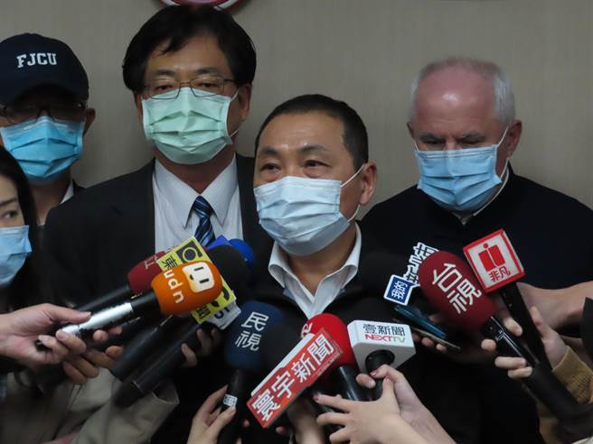 林佳龍請辭　侯友宜：台鐵再三出事要深刻檢討。（葉德正攝）