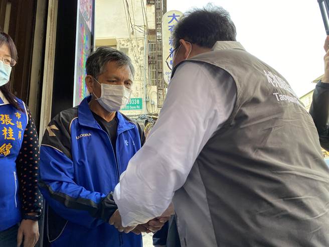 陳金成感謝警車開道助他們返回桃園，他也感謝事故後在第六車持續幫女兒做CPR急救的乘客。(蔡依珍攝)