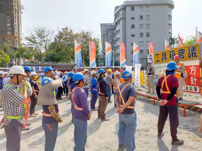 清明連假期間，高市勞工局針對轄區18處高風險建案勞檢，總計開出71萬罰緩。（高市勞工局提供／柯宗緯高雄傳真）