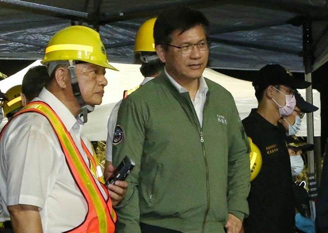 花莲2日发生火车出轨严重意外，交通部长林佳龙到现场了解状况。(中时资料照)
