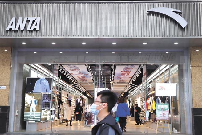 球鞋买家表示，为支持大陆国货，纷纷下单李寧、安踏等品牌球鞋，却发现很多爆红款式不是断货就是涨价。图／路透