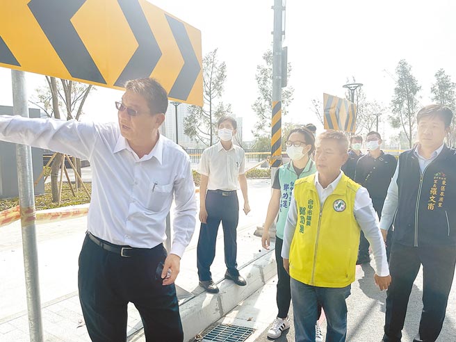 台中市復興東1街現行道路呈多叉路型態，交通事故頻傳，地方人士多次會勘，盼改善當地交通。（民眾提供／張妍溱台中傳真）