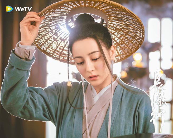 迪丽热巴在《长歌行》女扮男装，外型帅气。（WeTV提供）