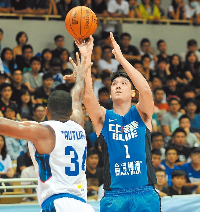 中华男篮当家球星「少侠」田垒退役了，以后再也看不到他在球场上的英姿。（本报资料照片）