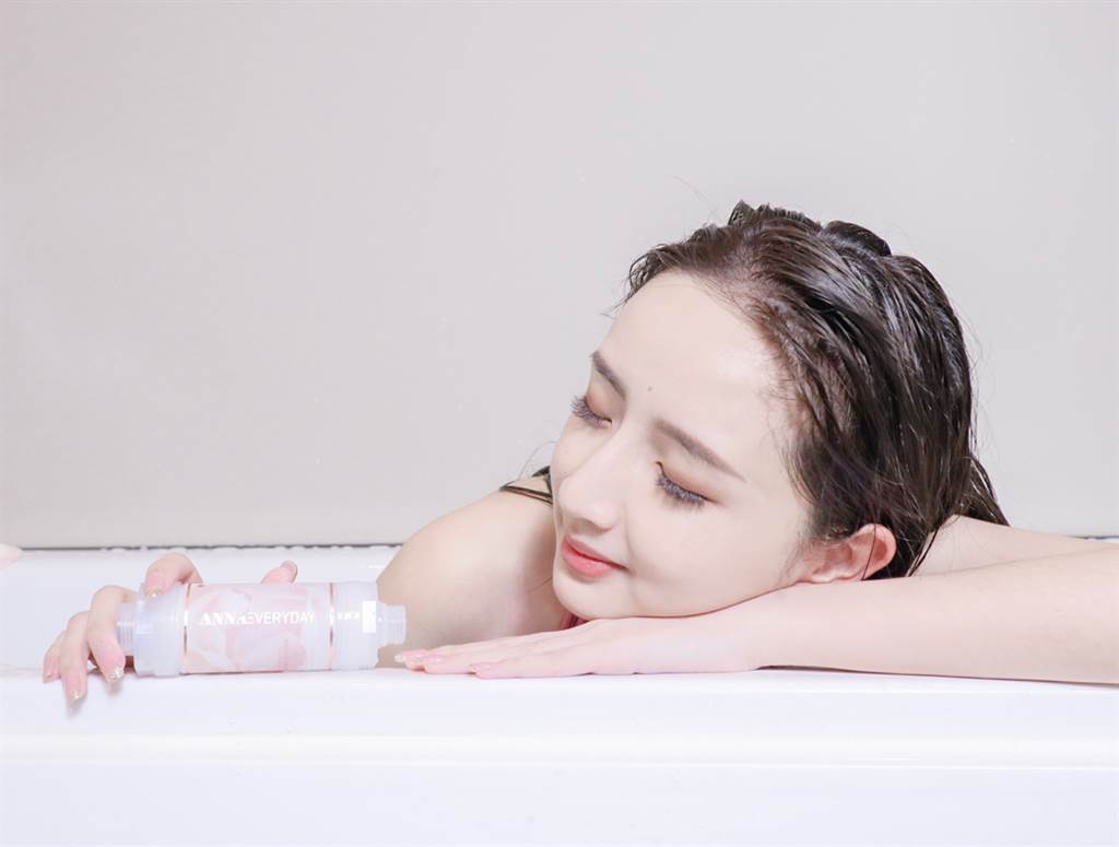 美容保養品牌ANNAEVERYDAY全新推出淨水濾芯、牙膏、潔膚機，讓沐浴時光更療癒。（圖／品牌提供）
