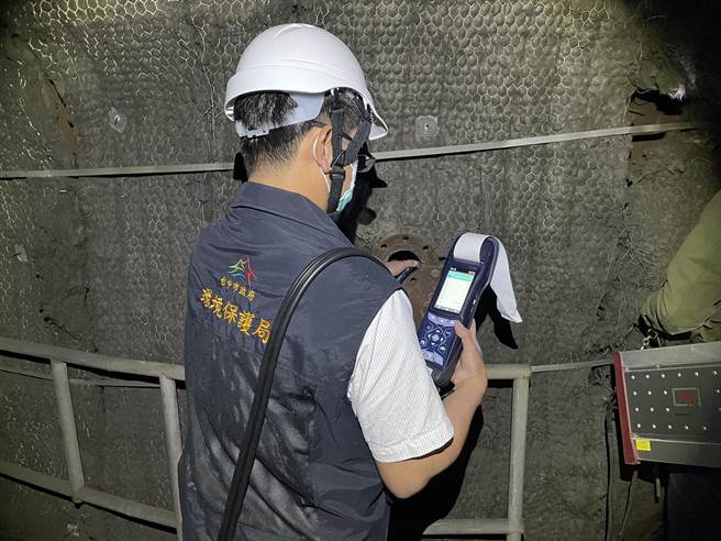 环保局表示，台电违法重启依法可处10万元以上2000万元以下罚锾，市府将持续稽查，若台电进一步违法燃煤发电，将依法重罚、绝不宽贷。（台中市府提供／卢金足台中传真）