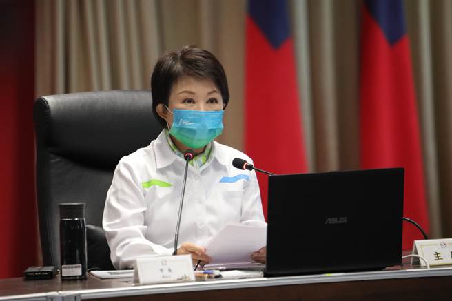 台中市长卢秀燕指出，受限水影响，水源无法无止尽供应，水源调度，市府决议将医疗、学校、社福等机构列为最优先供应用水对象。（卢金足摄）