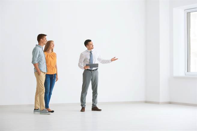 从风水角度来看，如果一个房子缺乏人气、煞气过重、採光不佳、太过破旧、手机讯号差，千万不能租。（示意图／shutterstock）