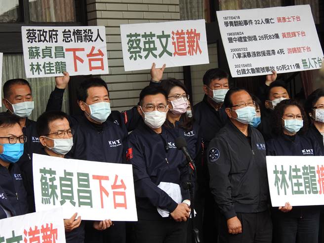 国民党团6日在立法院会提出公决案，要求行政院长苏贞昌下台负责，并成立调阅委员会厘清事故，遭民进党多数封杀。赵婉淳摄）